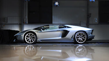 Lamborghini Aventador Roadster panning