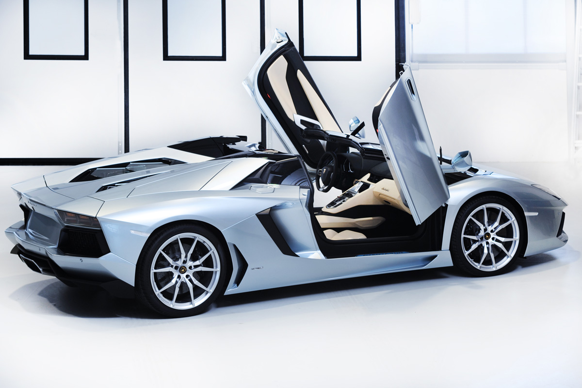 Lamborghini Aventador Roadster rear