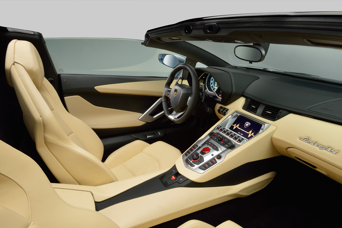 Lamborghini Aventador Roadster interior