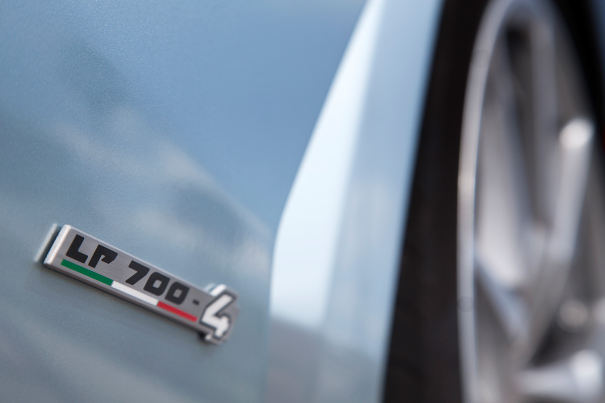 Lamborghini Aventador Roadster badge
