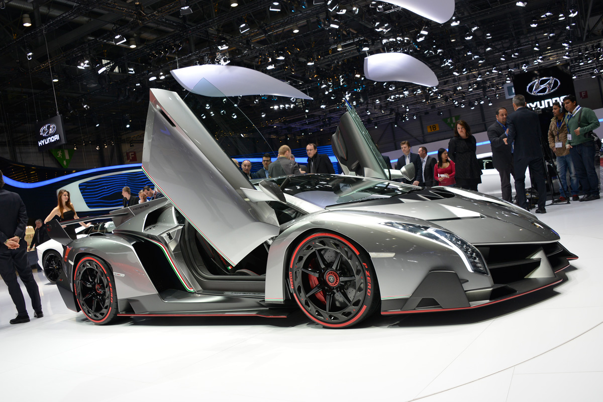 Lamborghini Veneno doors open