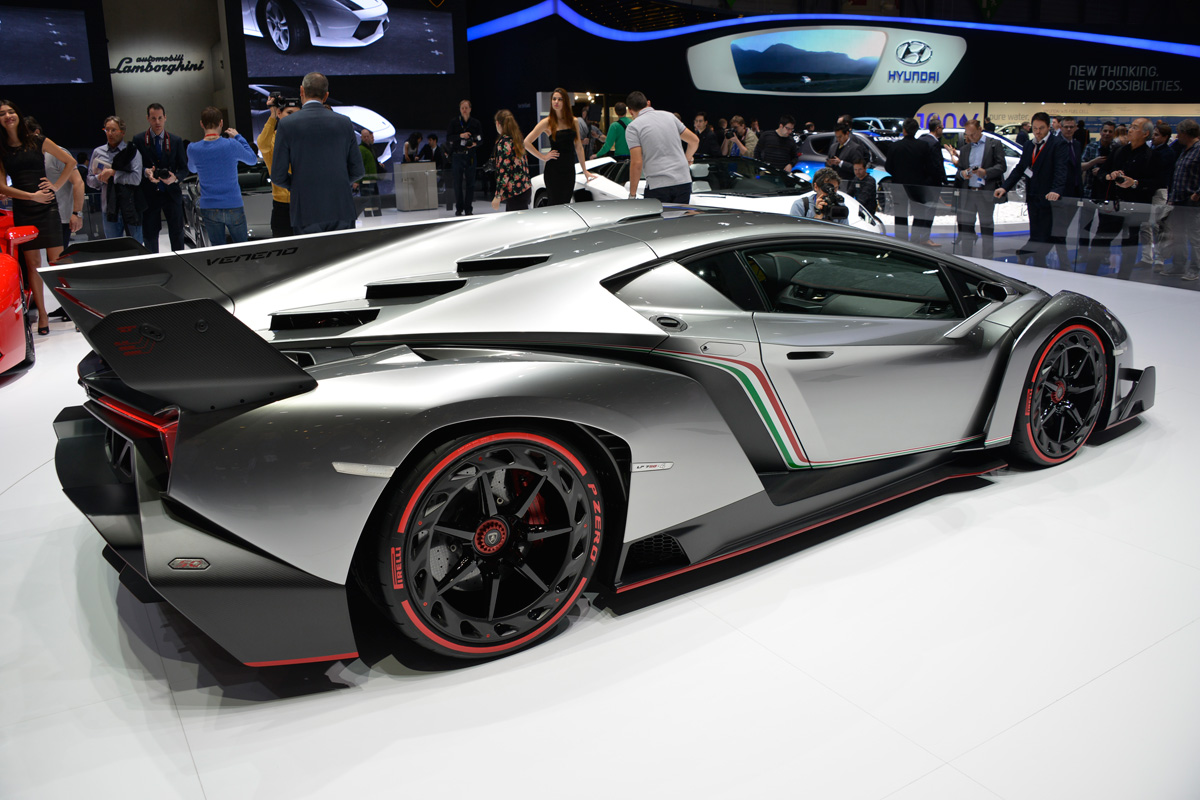 Lamborghini Veneno rear three-quarters