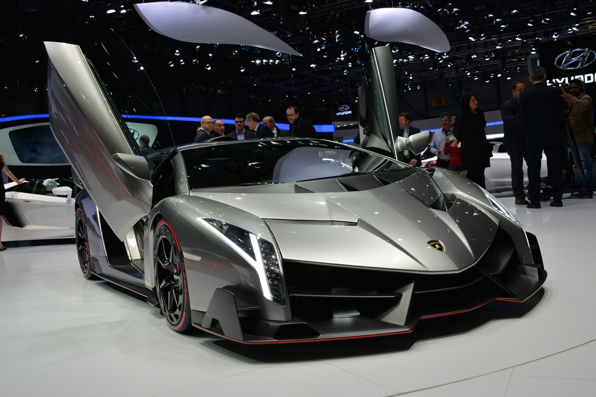 Lamborghini Veneno front three-quarters