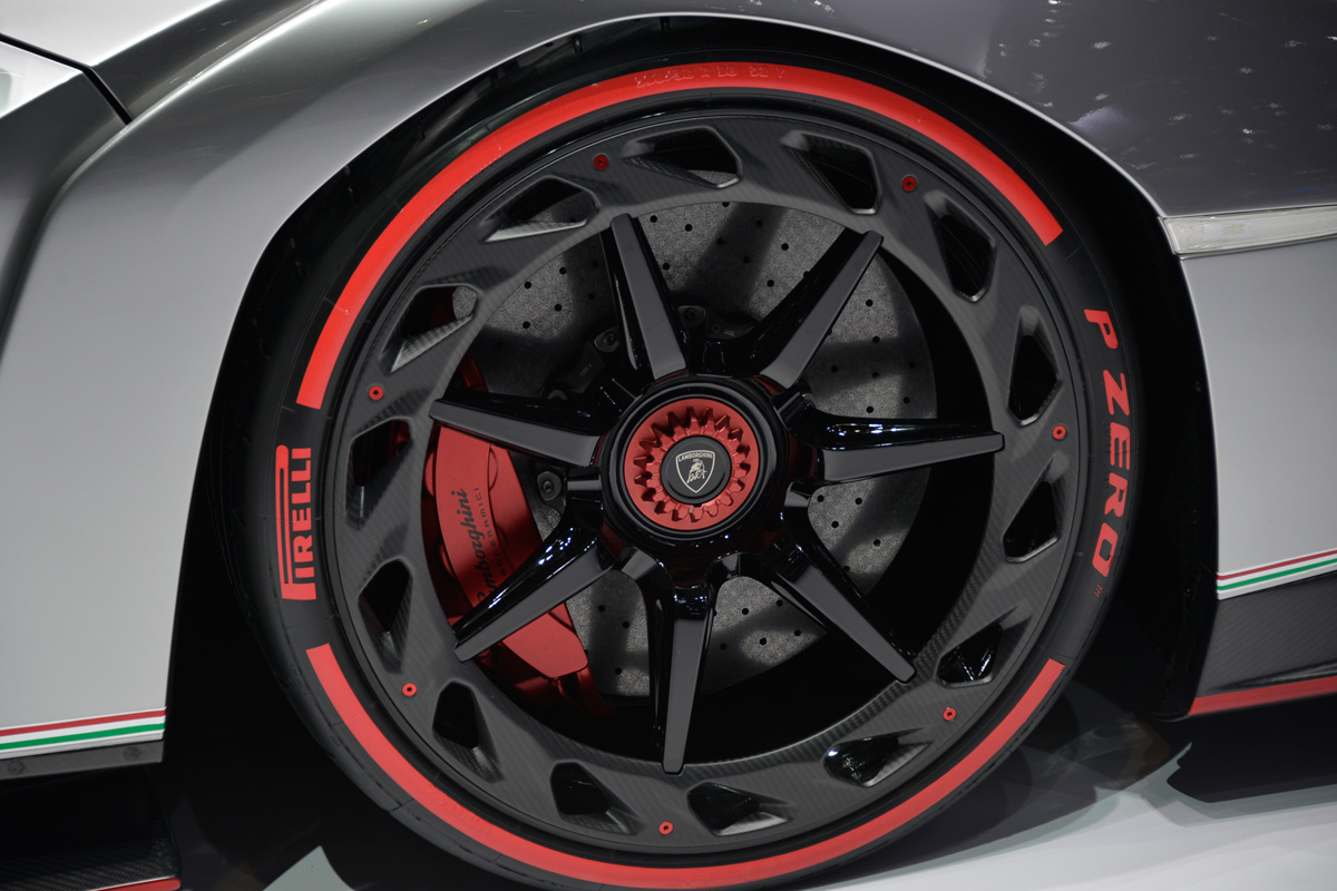 Lamborghini Veneno wheel
