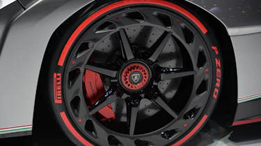 Lamborghini Veneno wheel