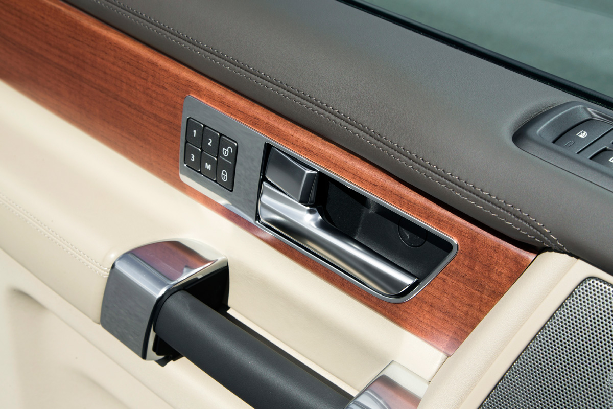 2013 Land Rover Discovery 4 detail