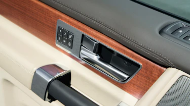 2013 Land Rover Discovery 4 detail