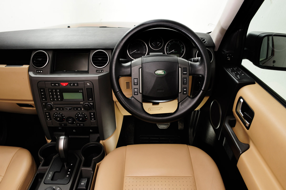 Land Rover Discovery interior