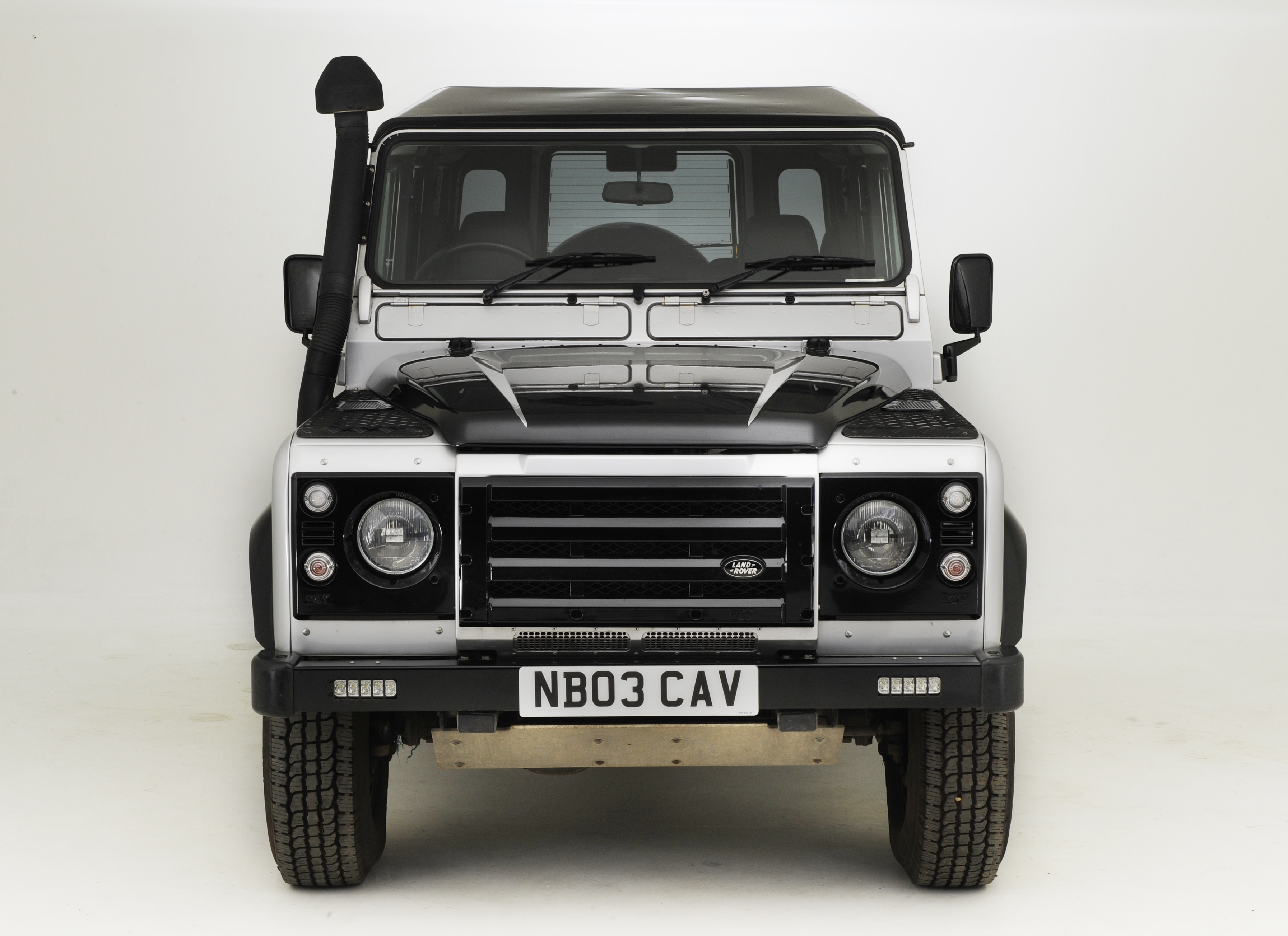 Land Rover Defender 