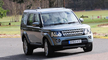 Land Rover Discovery 2014 action