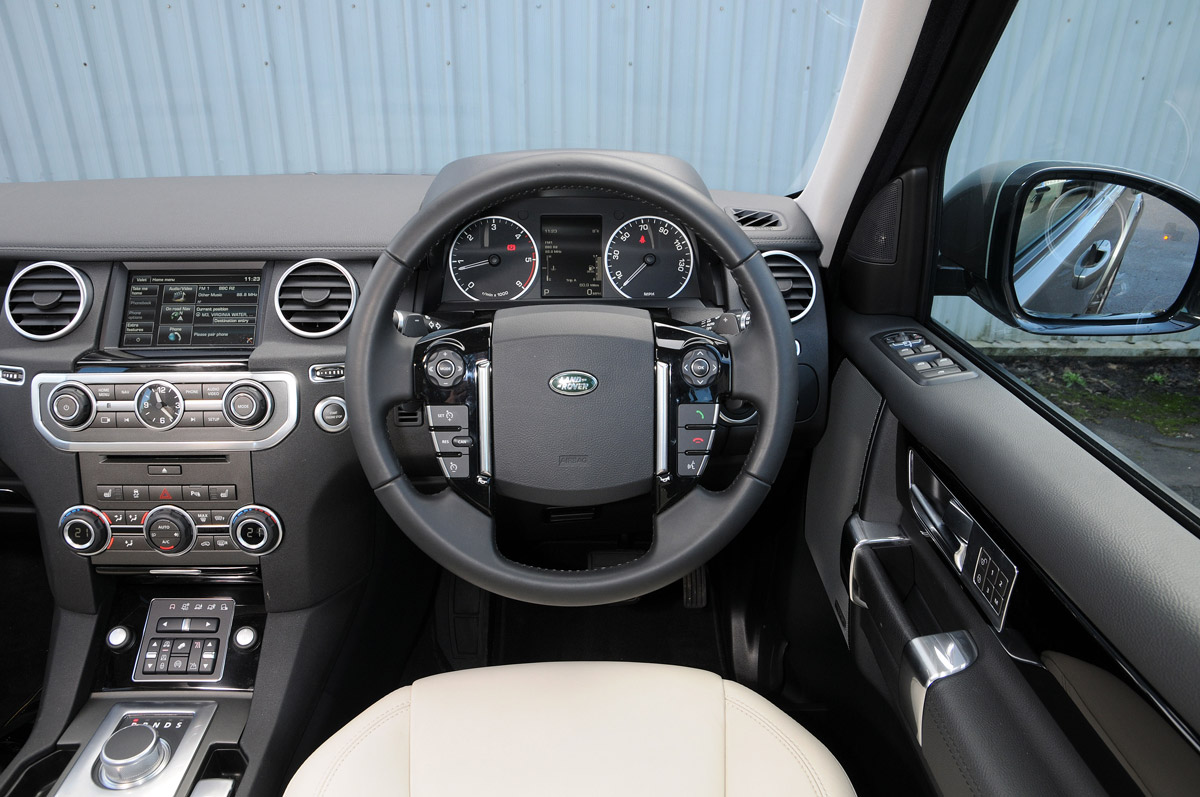 Land Rover Discovery 2014 interior