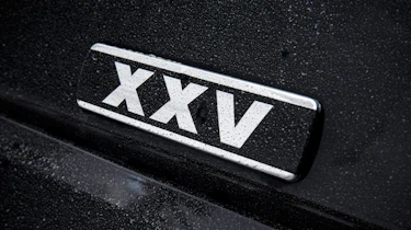 Land Rover Discovery XXV badge