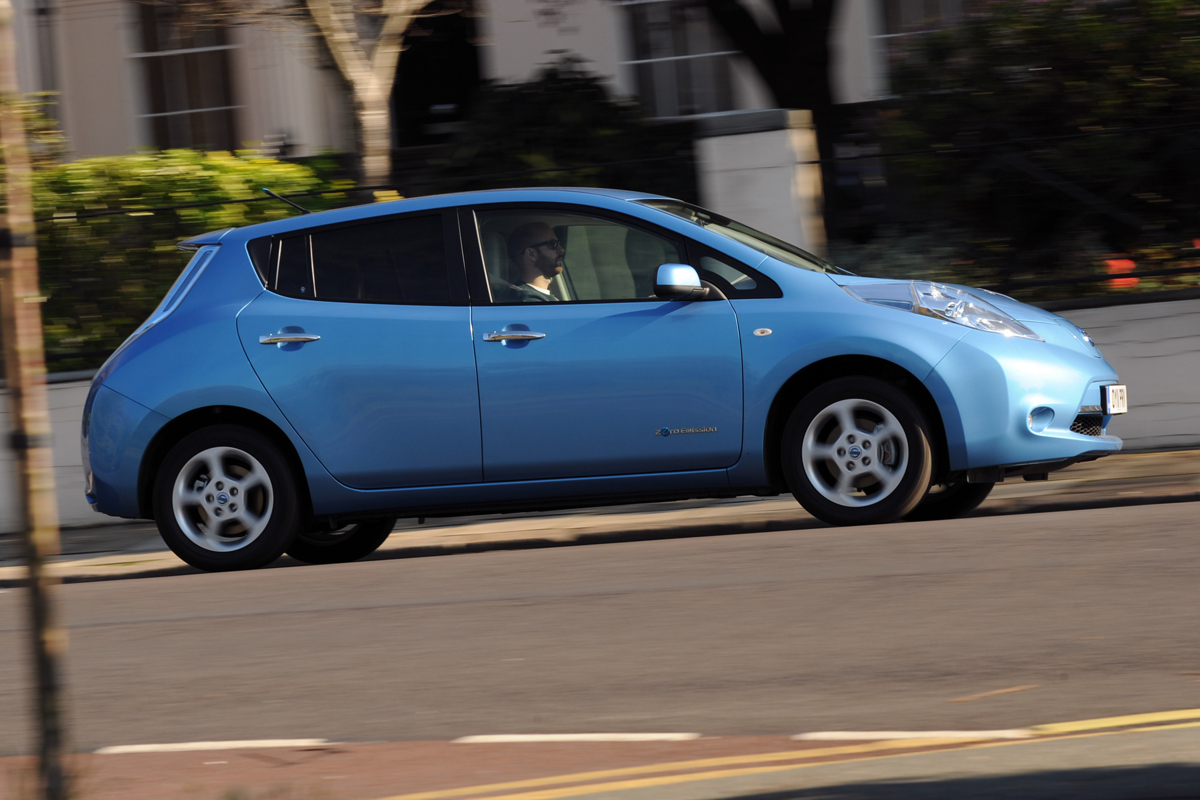 Nissan Leaf panning