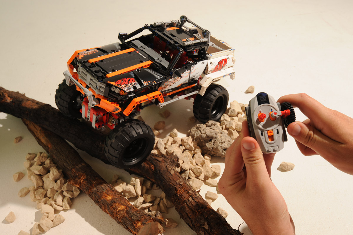 Lego Technic 4x4 R/C Rock Crawler