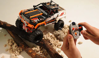 Lego Technic 4x4 R/C Rock Crawler