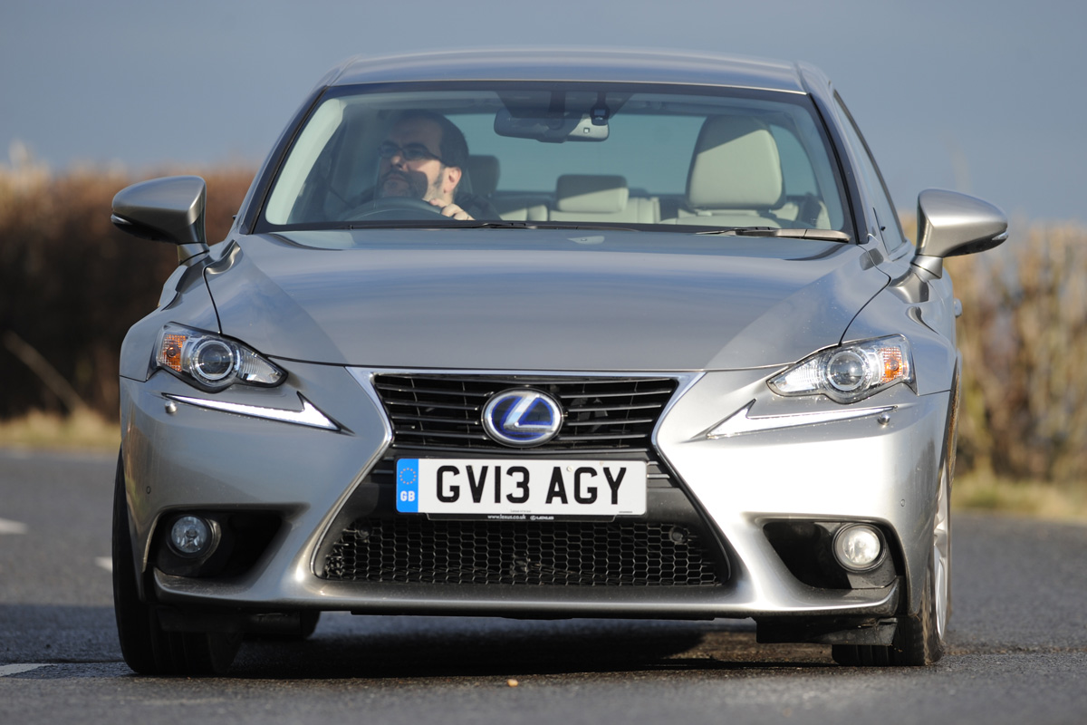 Lexus IS front tracking 