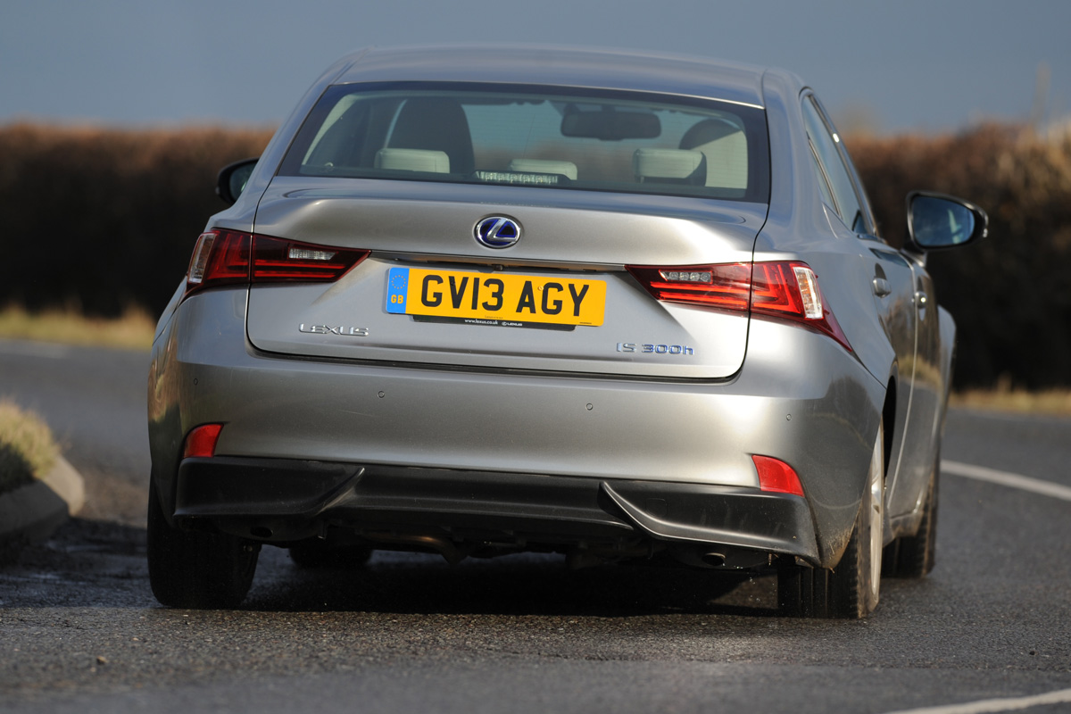 Lexus IS rear tracking 
