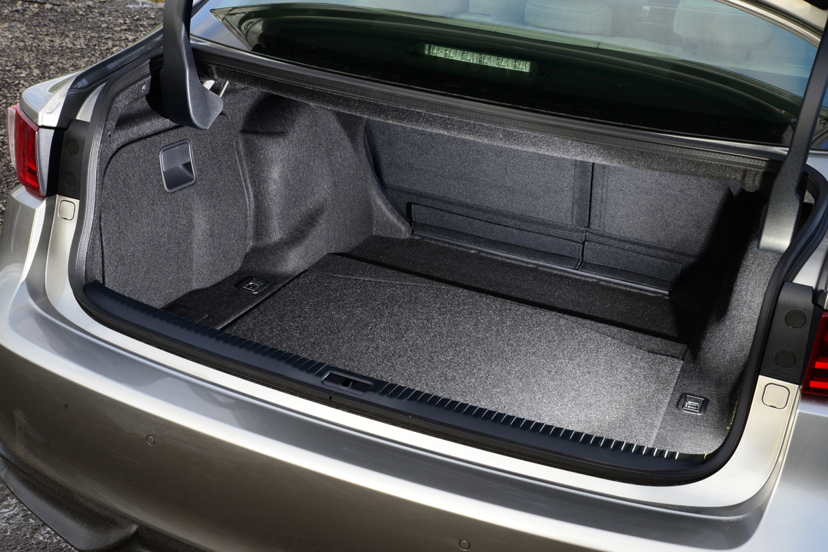 Lexus IS boot 