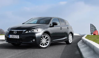 Lexus CT 200h Advance front