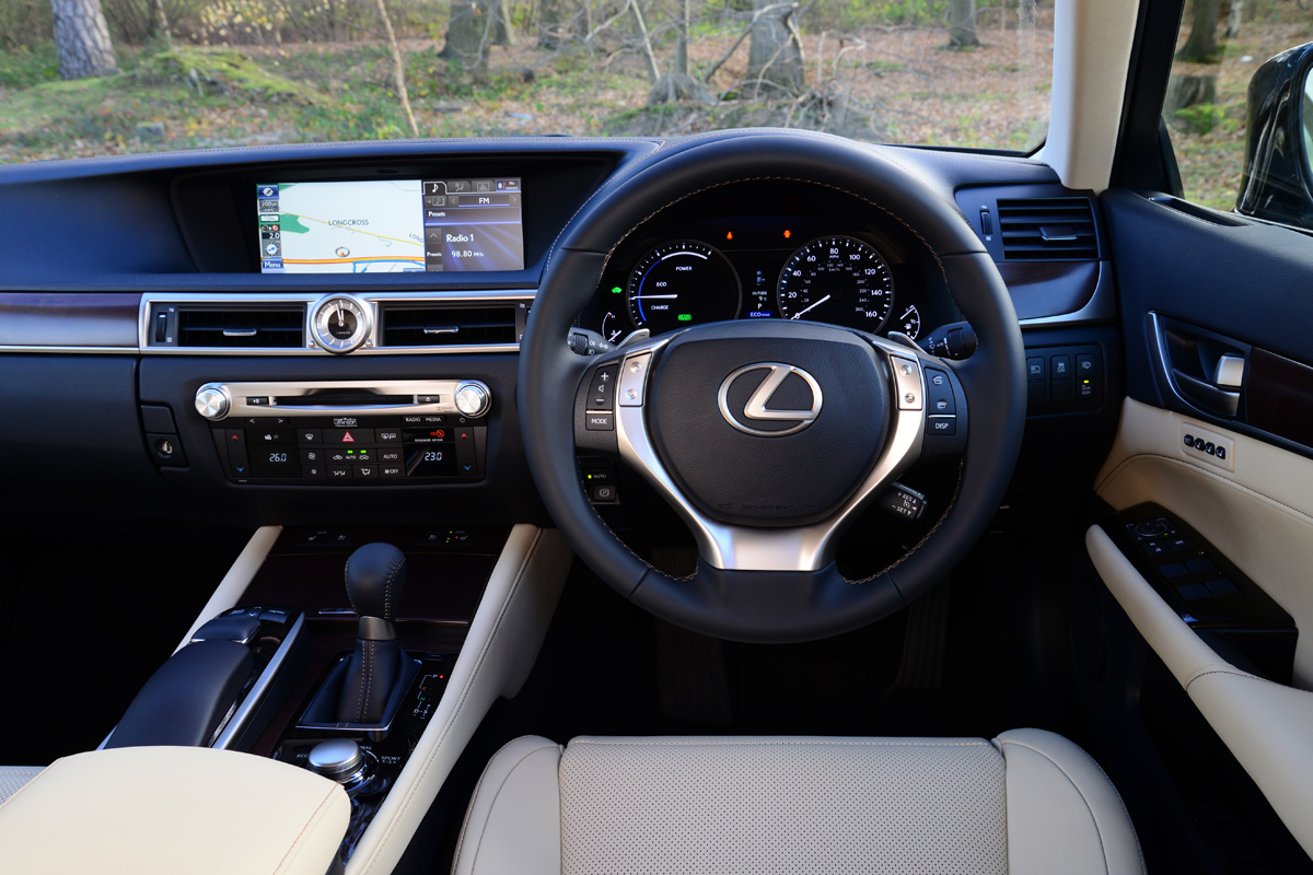 Lexus GS300h cabin