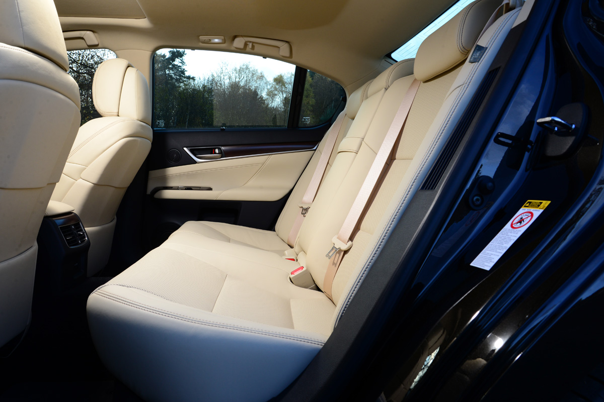 Lexus GS300h seats