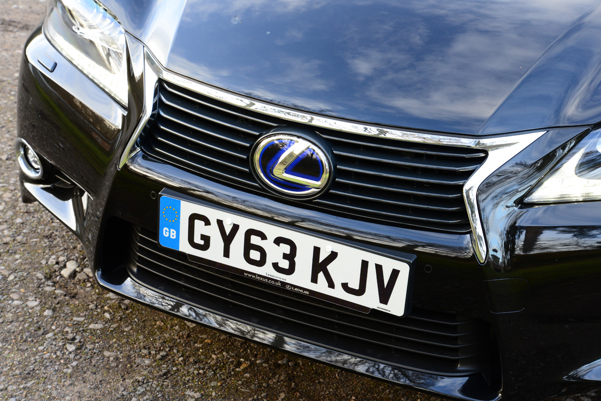 Lexus GS300h grille