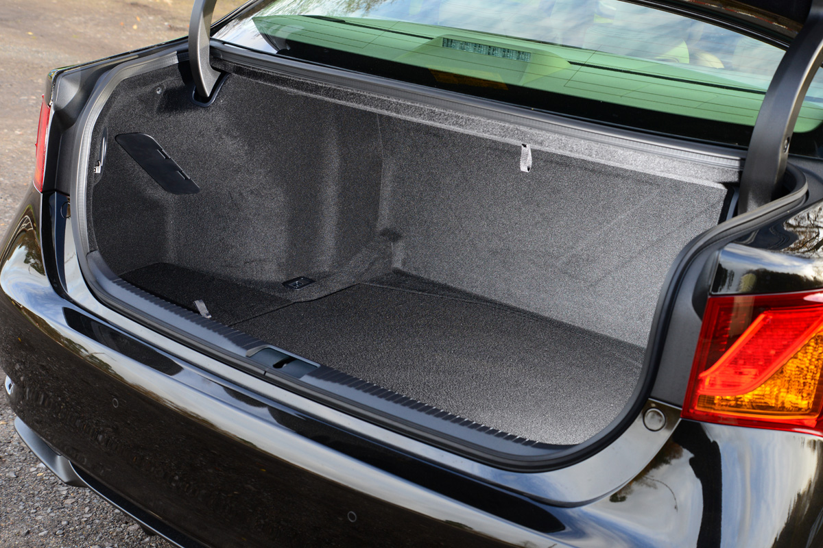 Lexus GS300h boot