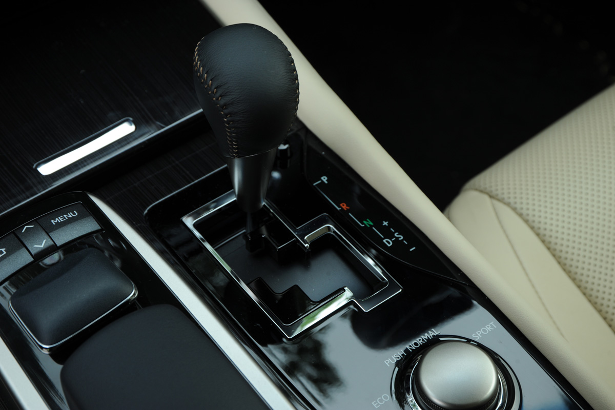 Lexus  GS 450h detail