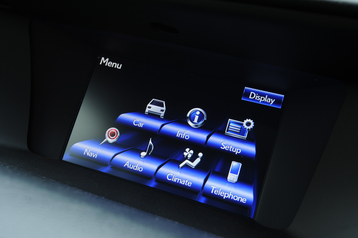 Lexus  GS 450h display