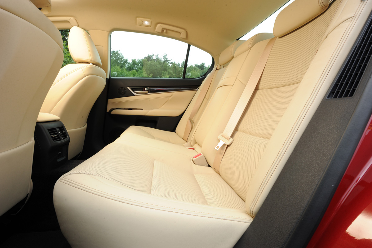 Lexus  GS 450h rear seats