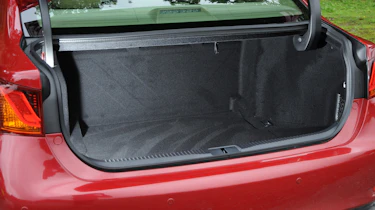 Lexus GS 450h boot