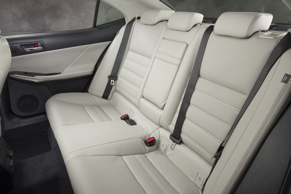 Lexus IS 250 rear seats