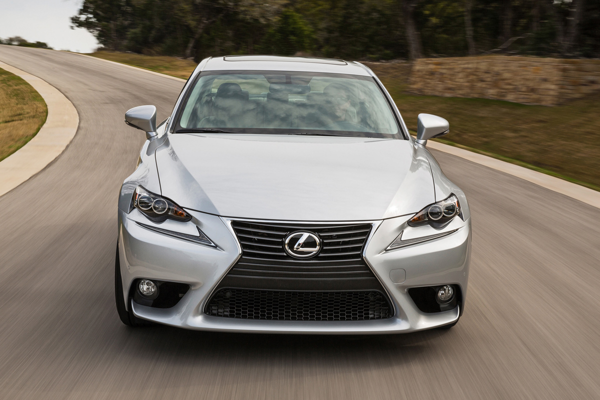 Lexus IS 250 front action
