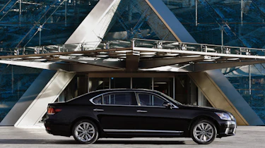 Lexus LS 460L profile