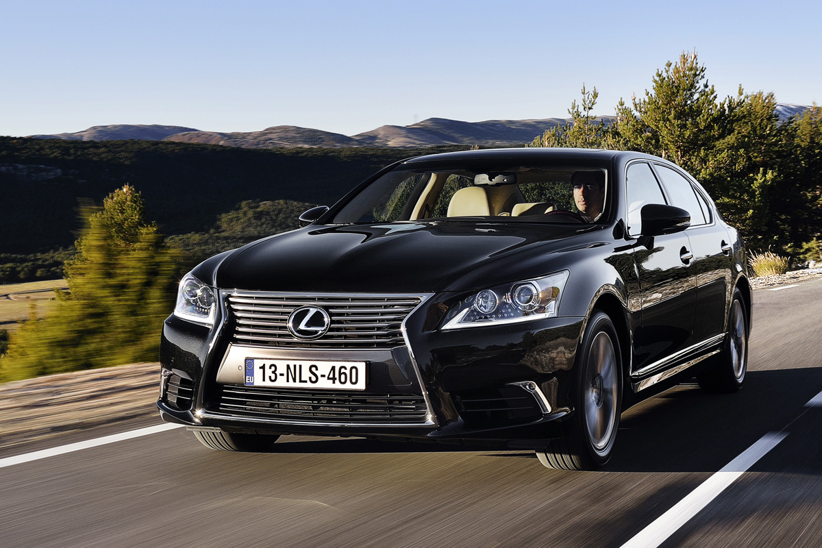 Lexus LS 460L front action