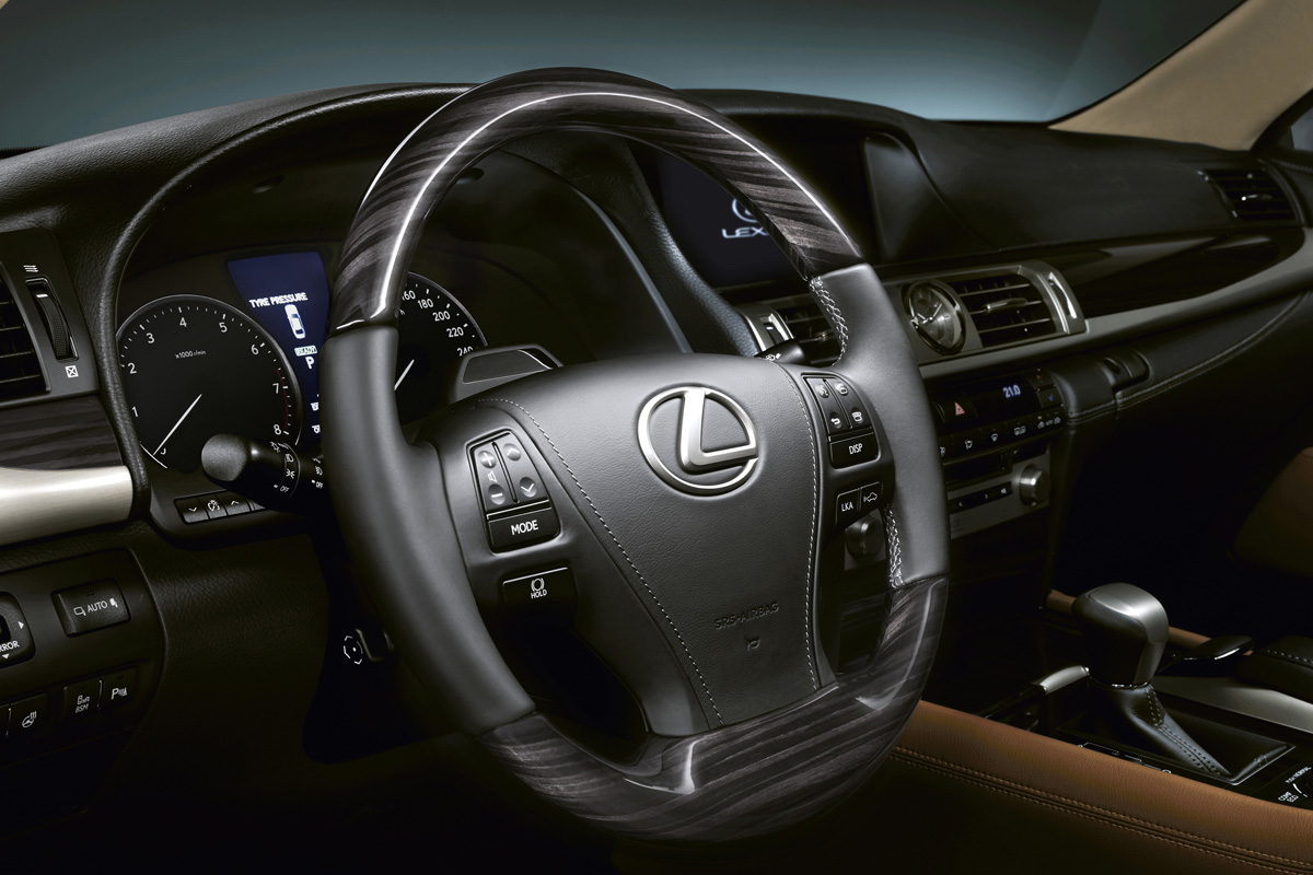 Lexus LS 460L interior