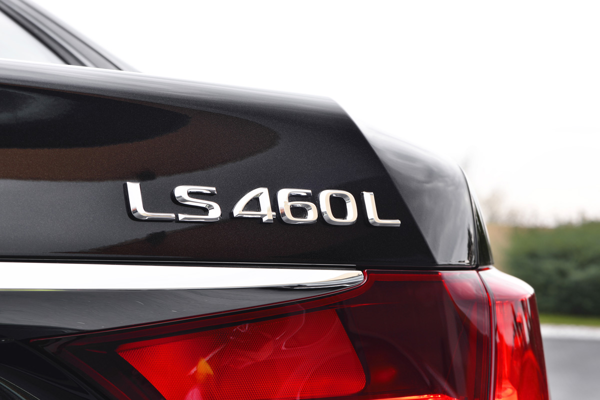 Lexus LS 460L badge