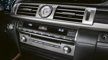 Lexus LS centre console