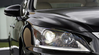 Lexus LS 460L light detail