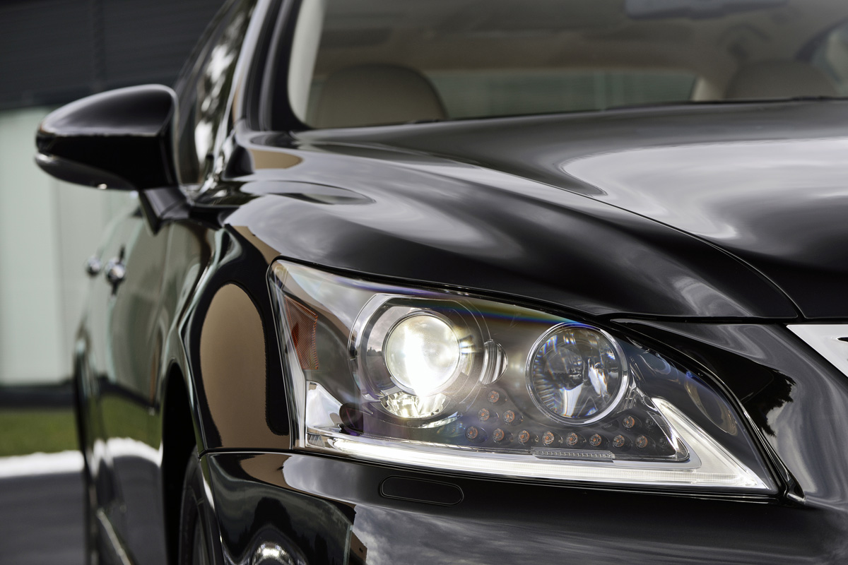Lexus LS headlight
