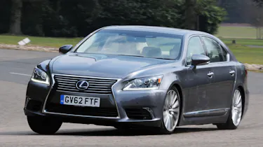 Lexus LS 600h L Premier front cornering
