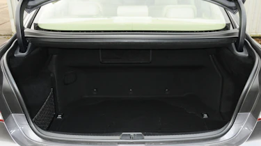 Lexus LS 600h L Premier boot