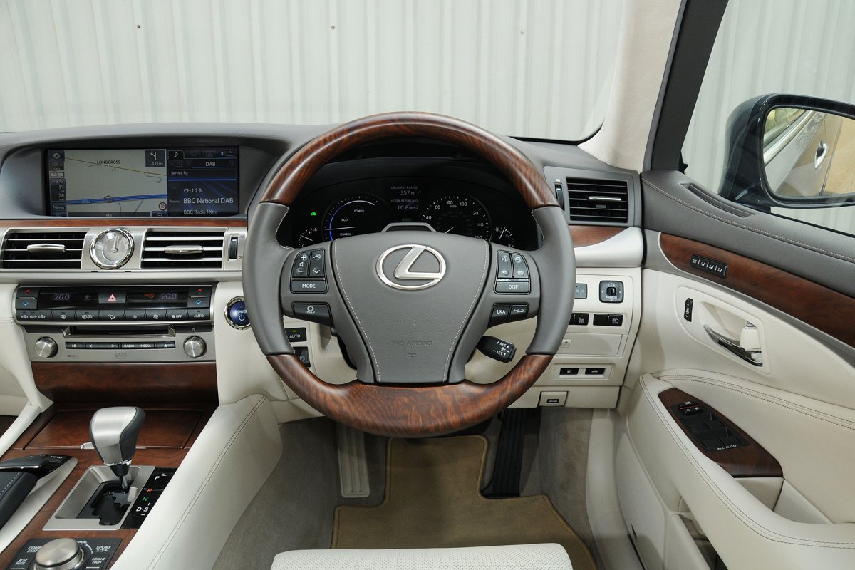 Lexus LS 600h L Premier interior