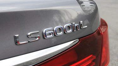 Lexus LS 600h L Premier badge