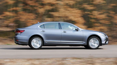 Lexus LS 600h L Premier panning