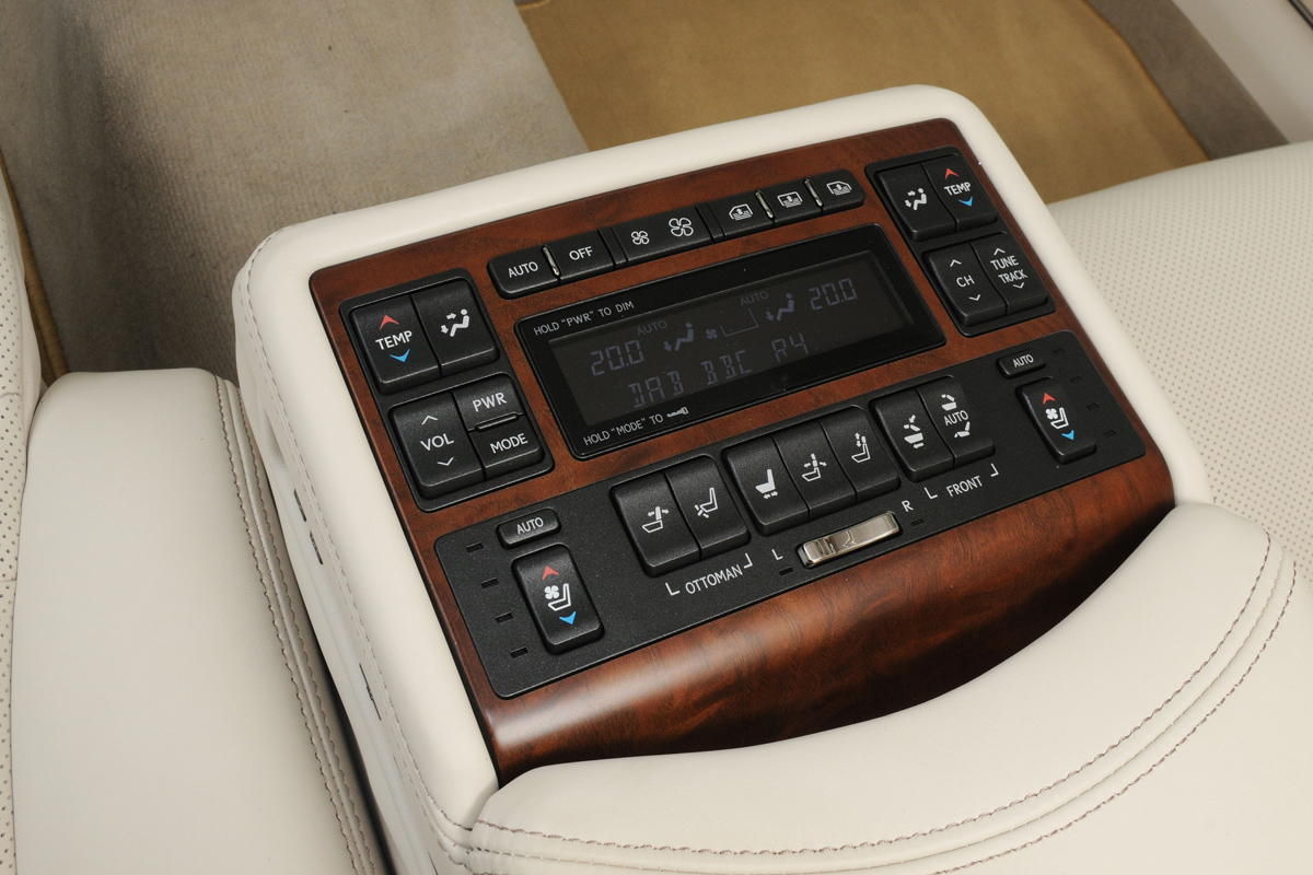 Lexus LS 600h L Premier rear seat detail