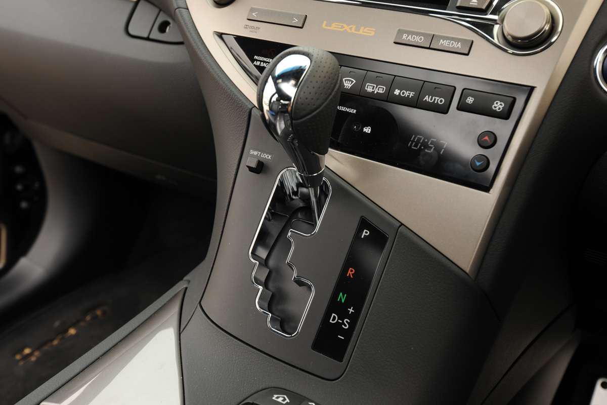 Lexus RX 450h F Sport centre console