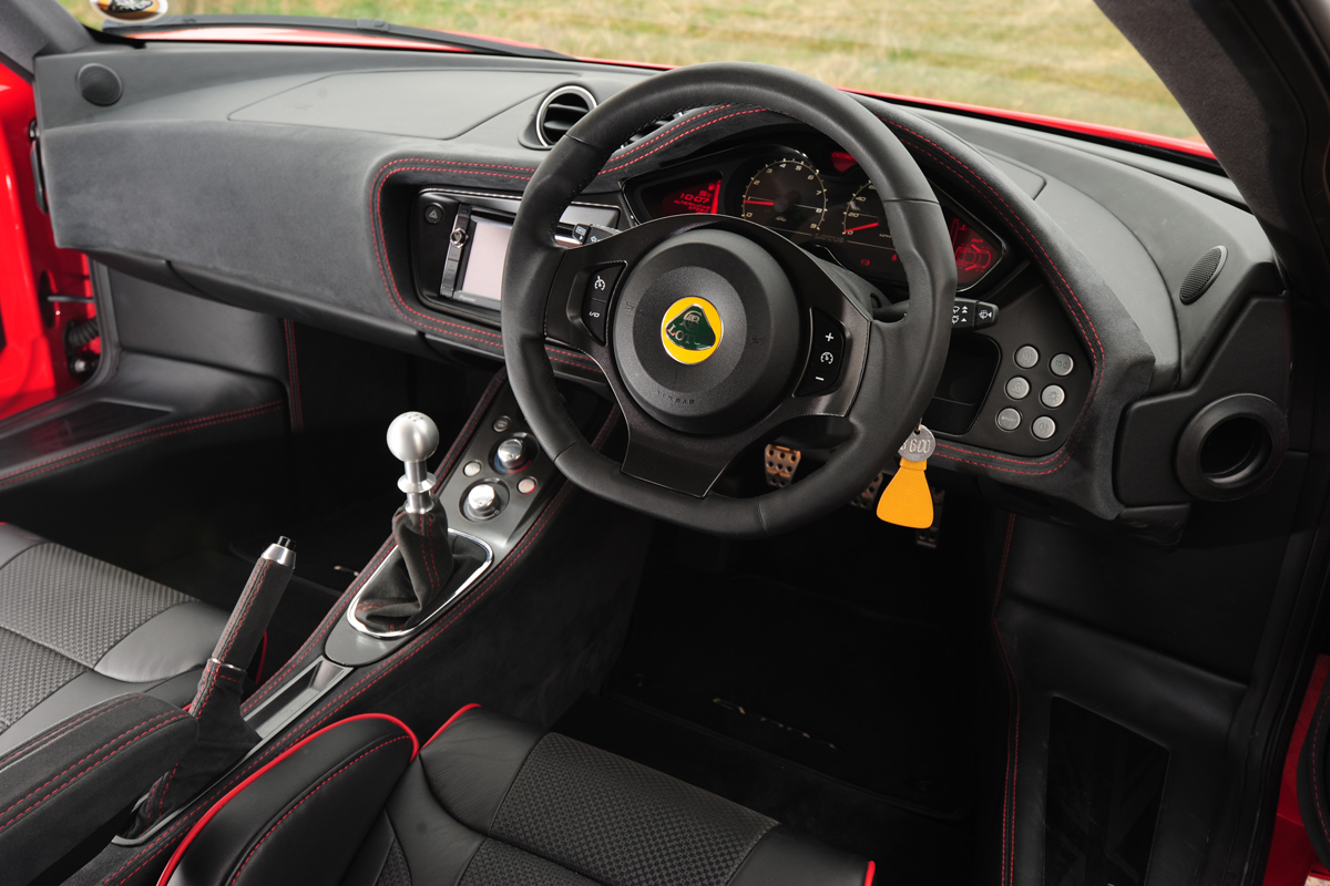 Lotus Evora S interior