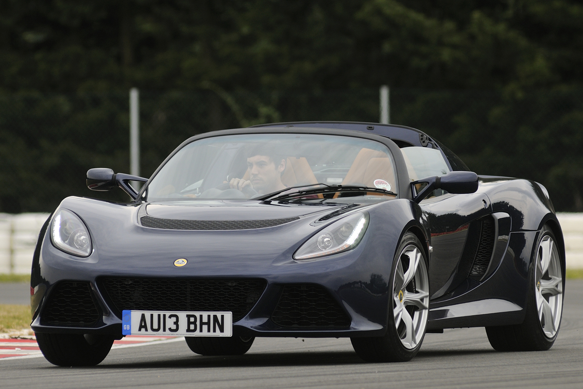 Lotus Exige S Roadster driving