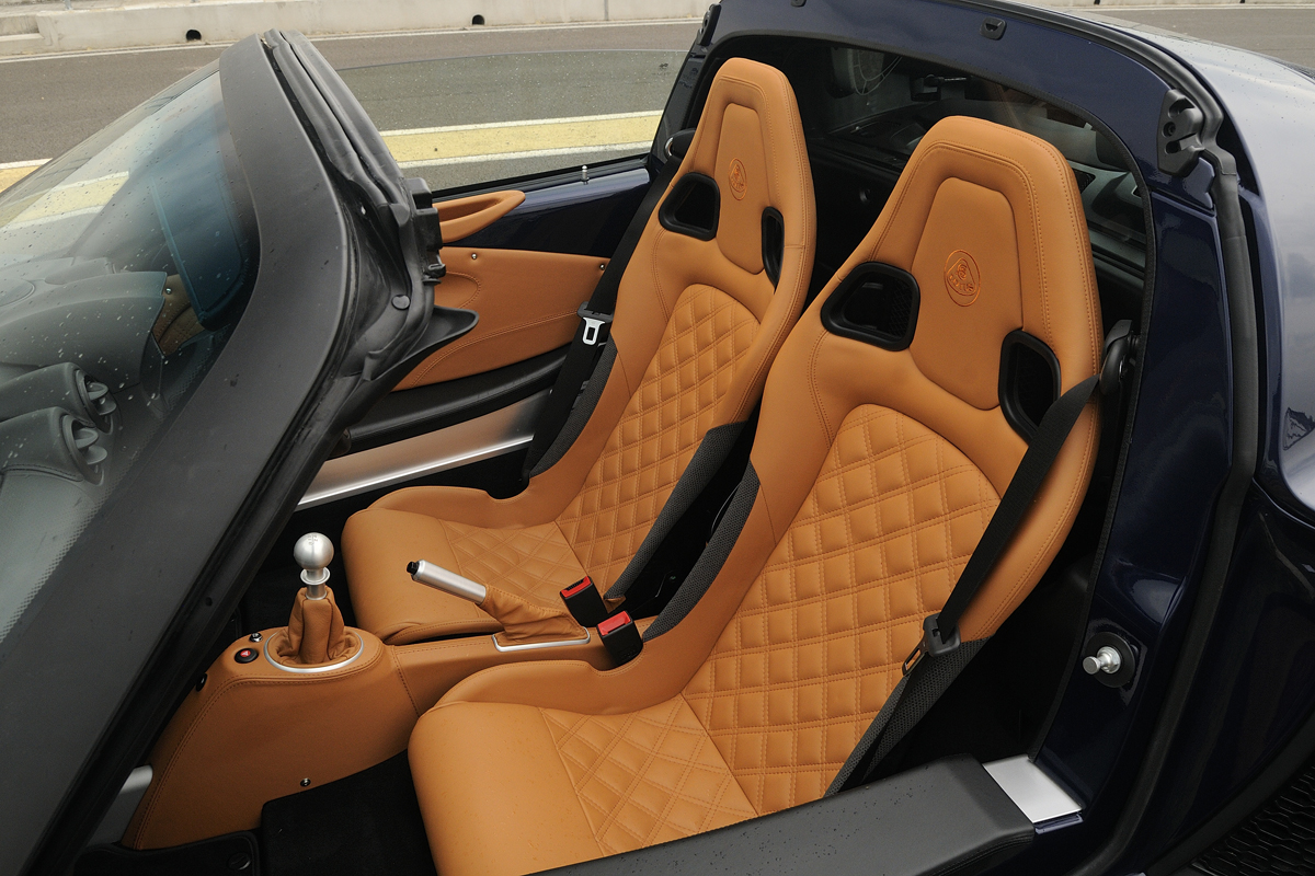 Lotus Exige S Roadster seats